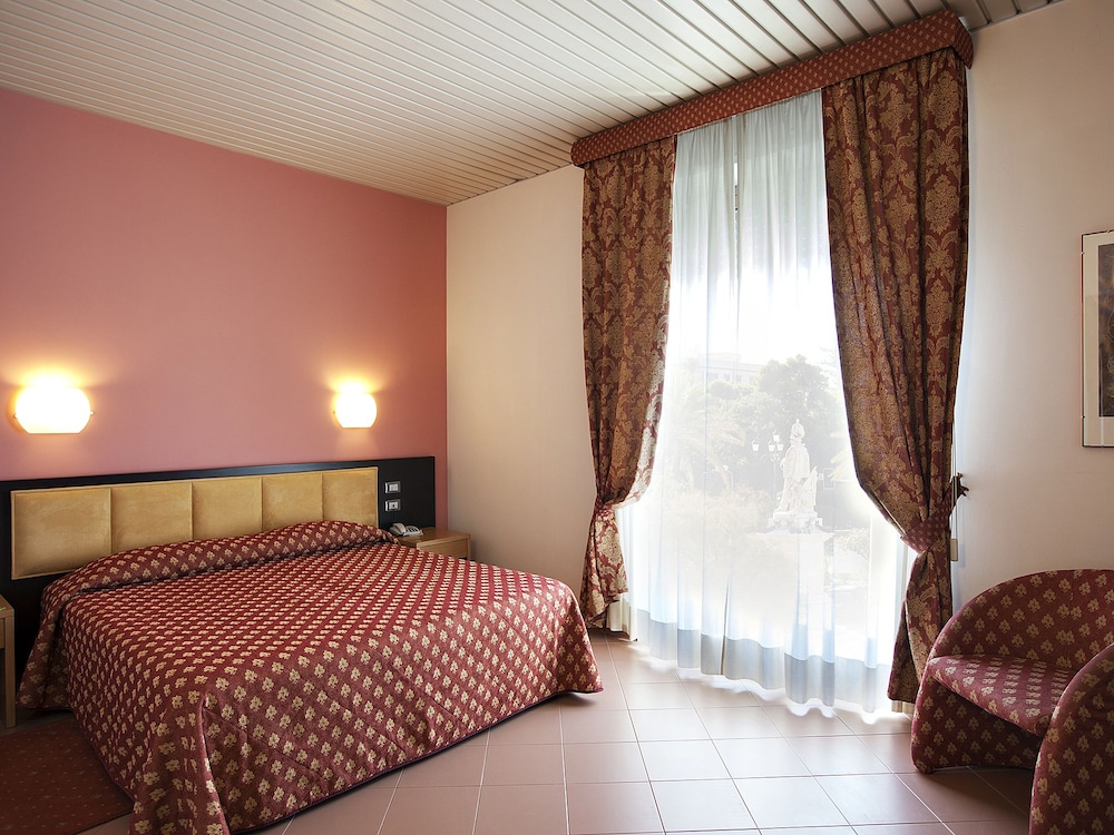 Double Room, 1 Double or 2 Twin Beds, Sea View photo 2