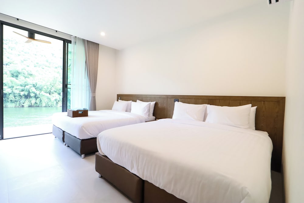 Deluxe Quadruple Room - Photo 6