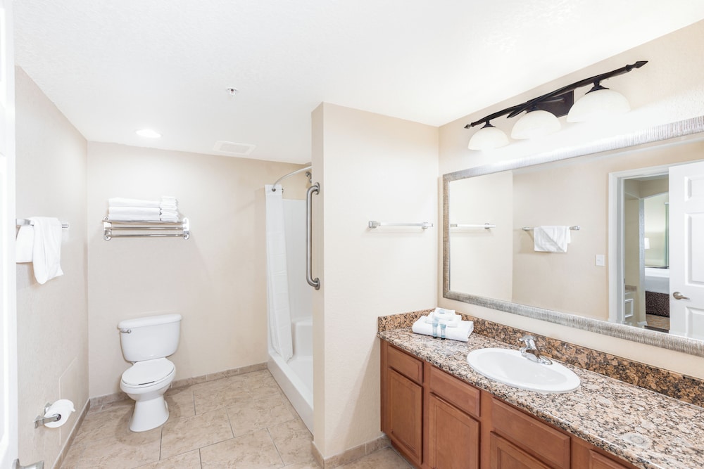 King One Bedroom Suite, Kitchenette - Photo 11