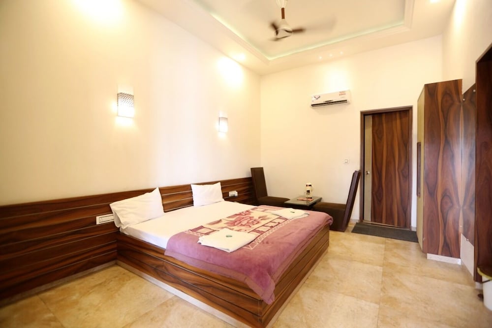 Deluxe Double Room, 1 Double Bed, Accessible, Smoking