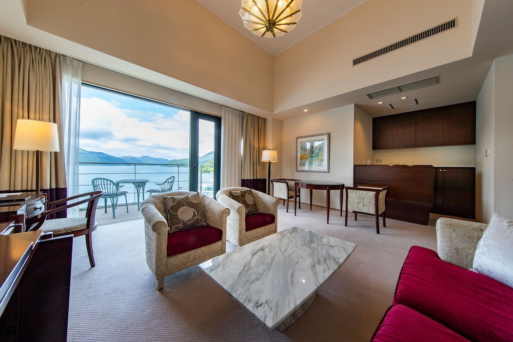 Suite, Lake View, Non Smoking, With French Dinner At 6pm - Photo 2