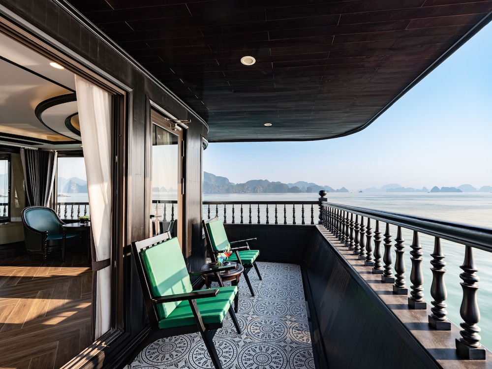 Rita Suite Private Balcony, Jacuzzi,  2D1N, 3D2N thumbnail 6