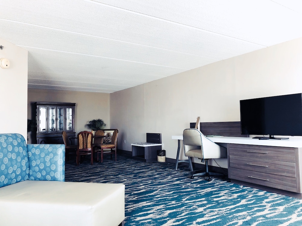 Standard Suite, 1 King Bed, Non Smoking - Photo 12