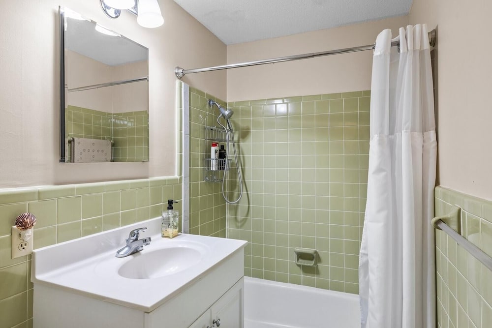 Condo, 2 Bedrooms photo 2