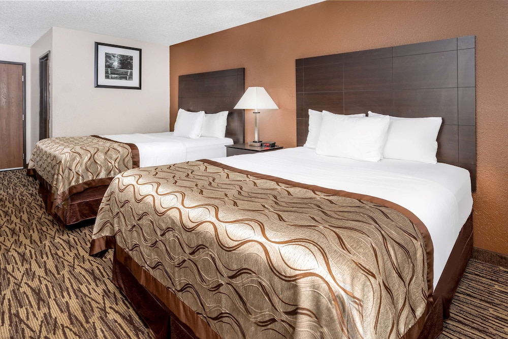 Room, 2 Queen Beds, Non Smoking - Photo 2