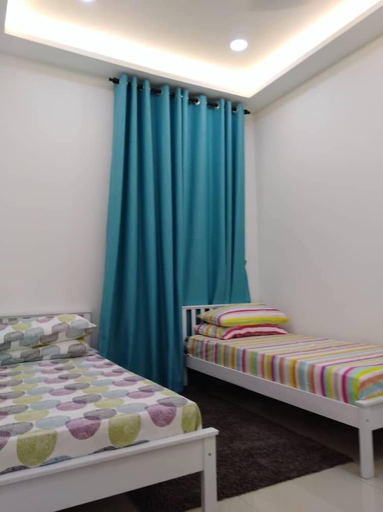 House, 4 Bedrooms photo 1