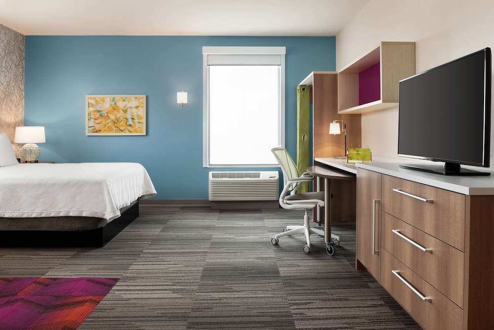 Suite, 1 Queen Bed, Accessible, Bathtub - Photo 2