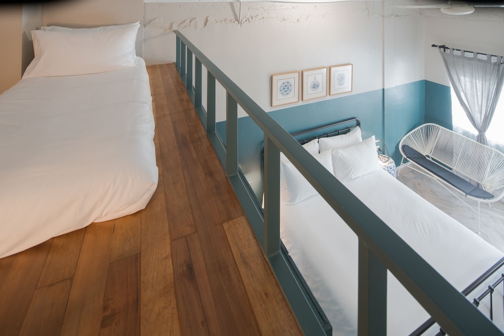 Deluxe Double Bed with Loft Bed - Photo 4