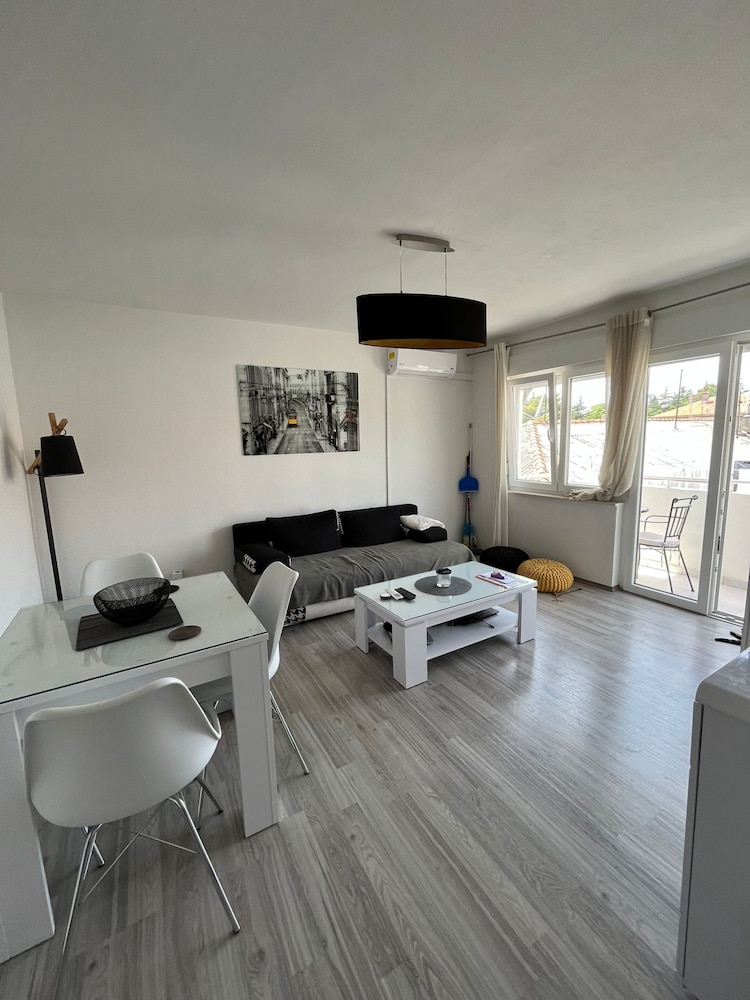 Design Apartment, 1 Bedroom, Balcony, Courtyard View