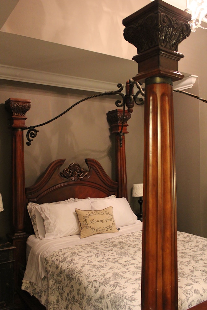 The "Midnight In Paris" Suite