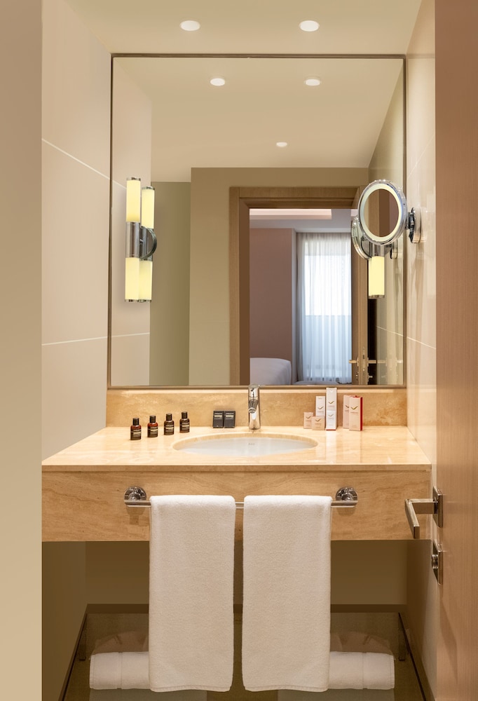 Double Room, 1 Twin Bed (Bosphorus) thumbnail 6