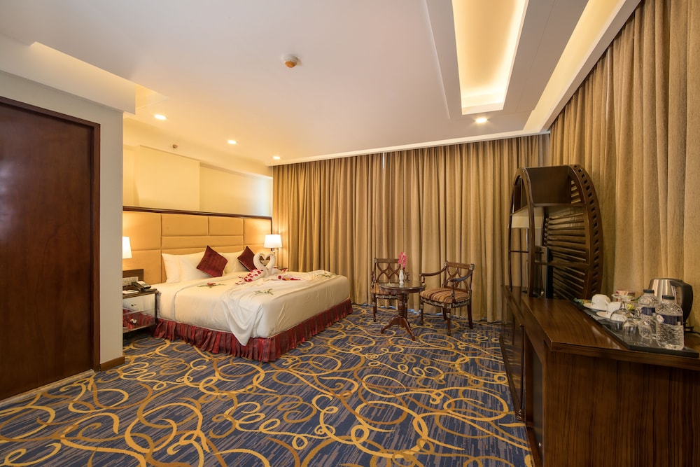 Royal Suite photo 2