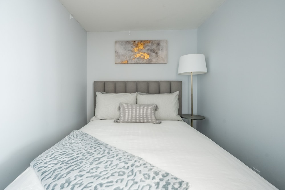 Design Apartment, Multiple Beds, Kitchen, City View - Photo 22