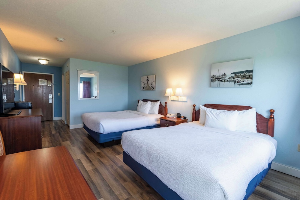 Standard Room, 2 Queen Beds, Bay View, Ground Floor - Photo 8