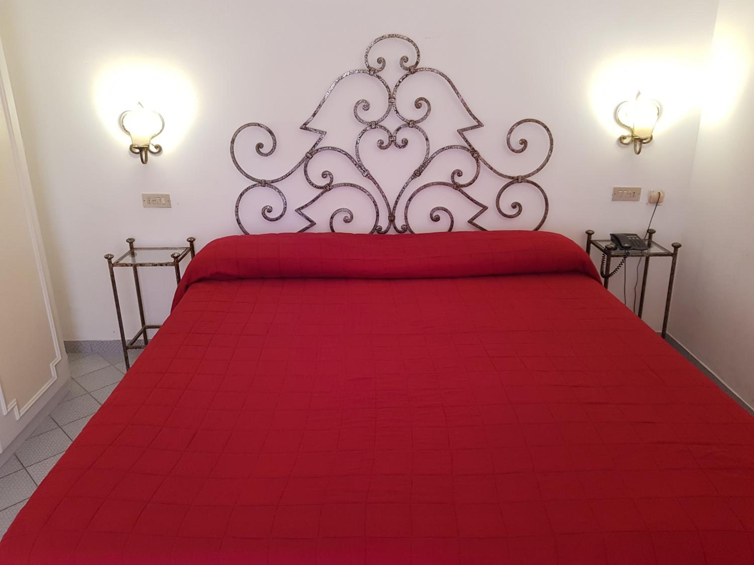 Standard Double or Twin Room photo 3