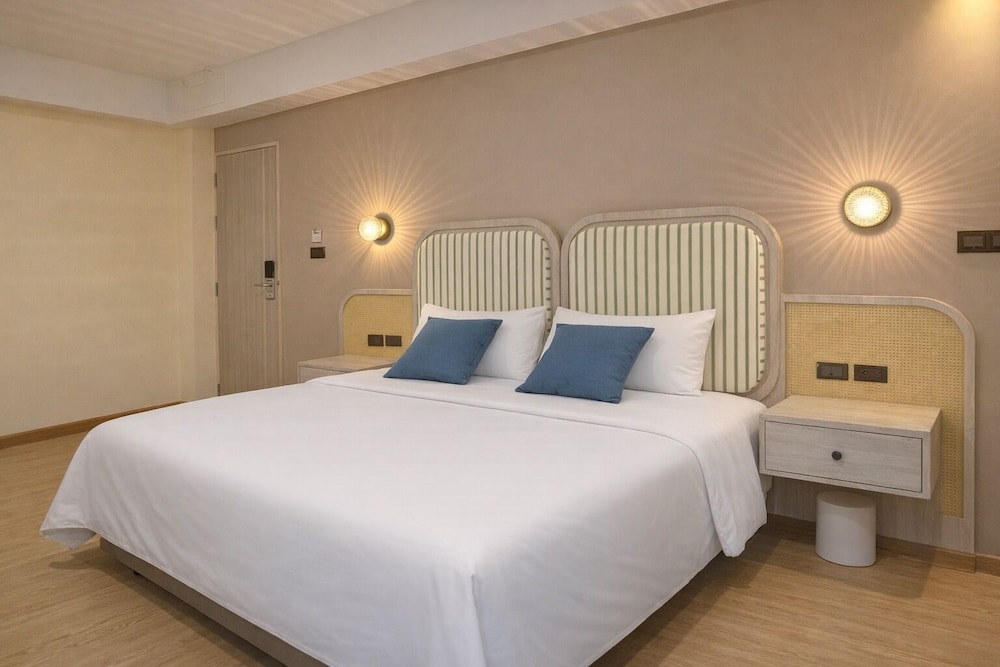 Deluxe Double Room, 1 King Bed, No Windows