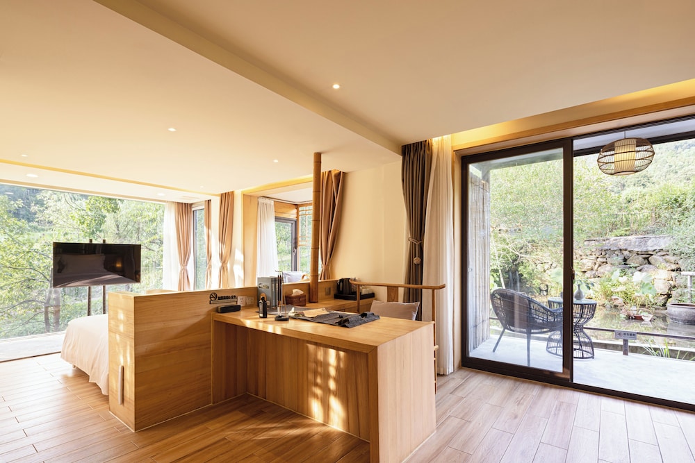Superior Double Room, Balcony, Hill View photo 3