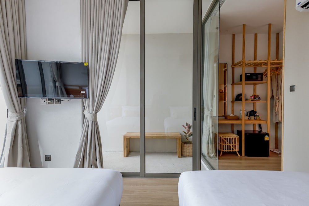 Deluxe Double Room, Non Smoking - Photo 8