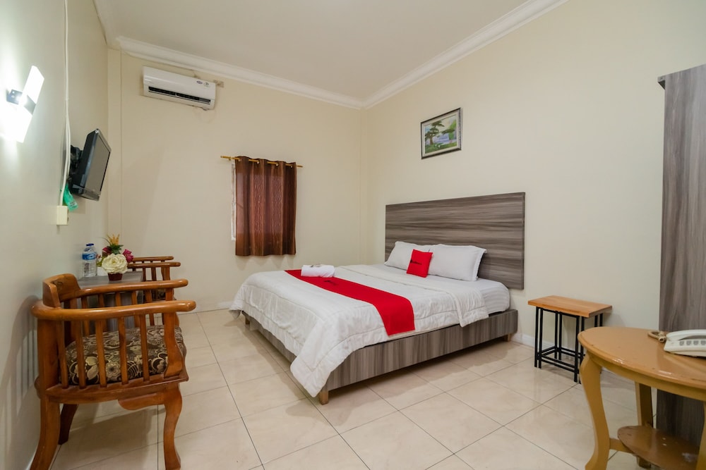 Double Room (RedDoorz) - Photo 7