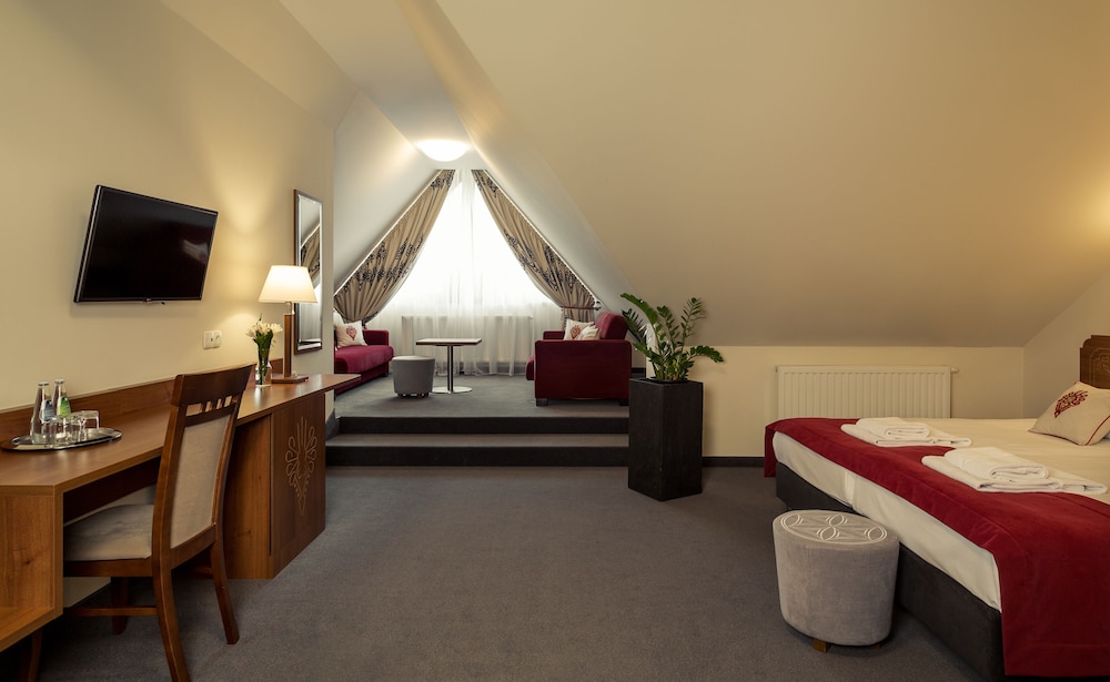 Family Room, 1 Bedroom photo 1