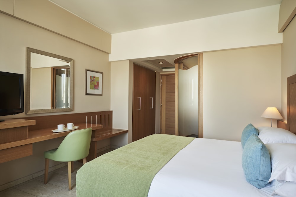 Twin / Double Room Inland View - Photo 1