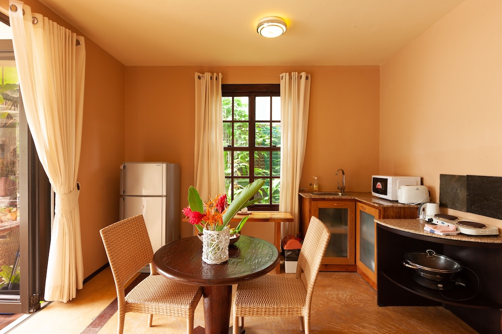 Classic Suite, Kitchenette, Partial Sea View photo 3