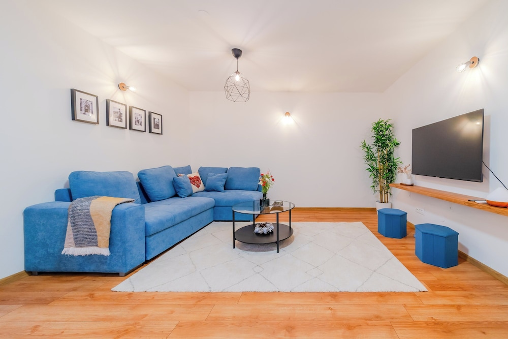 Family Apartment, Multiple Bedrooms (Peaceful Nest In City Center)
