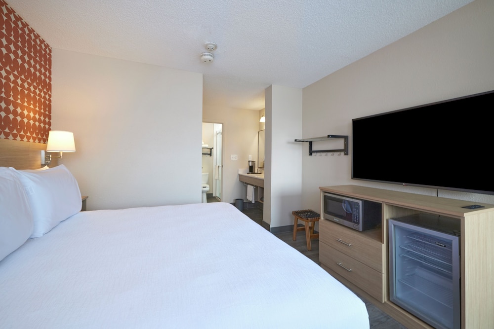 Standard Room, 1 King Bed photo 1