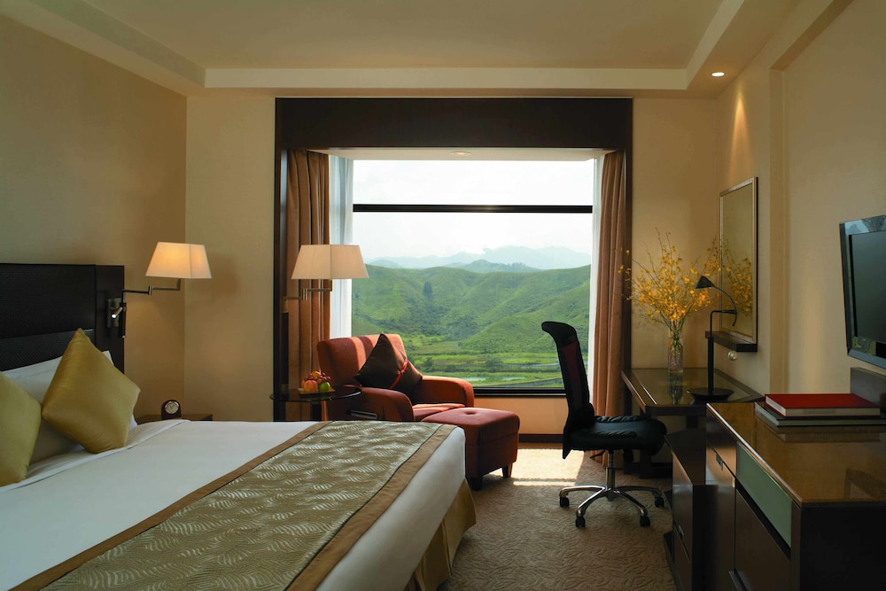 Deluxe Room, 1 King Bed photo 1