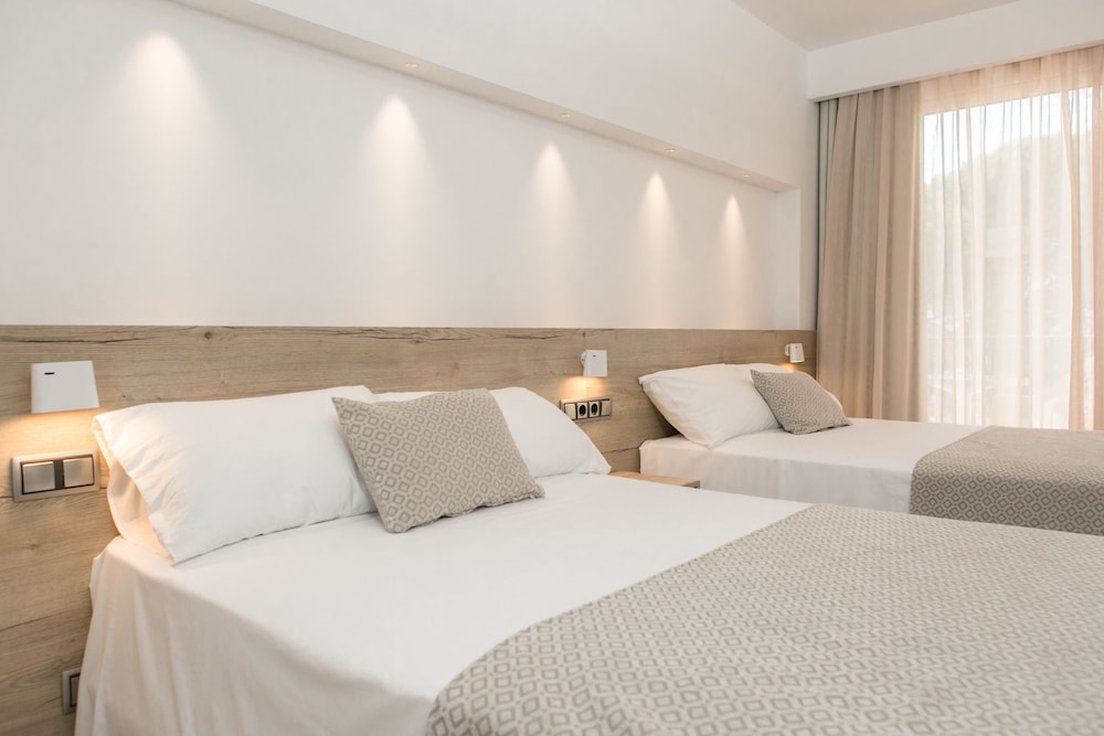 Room, Sea View (3 adults + 1 child)
