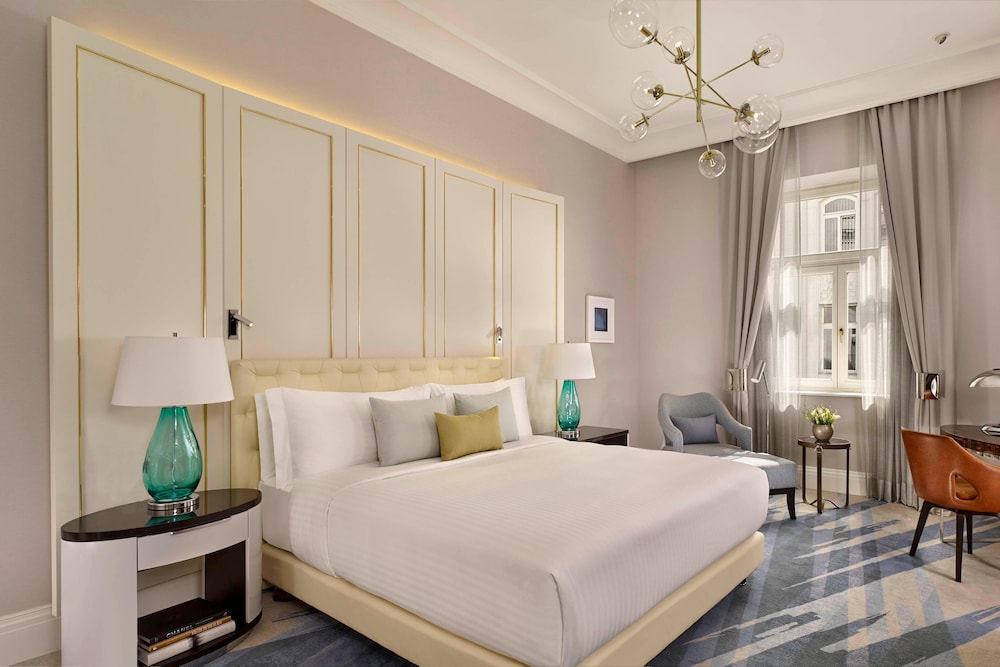 Superior Room, 1 King Bed, City View