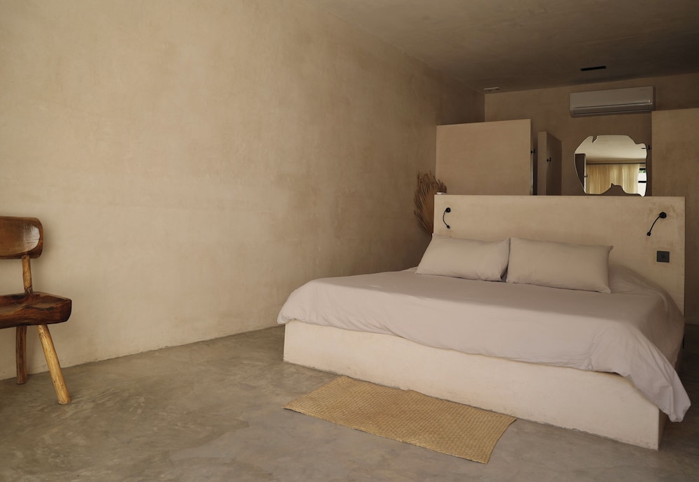 Design Suite, 1 King Bed, Bathtub, Corner (3) photo 2