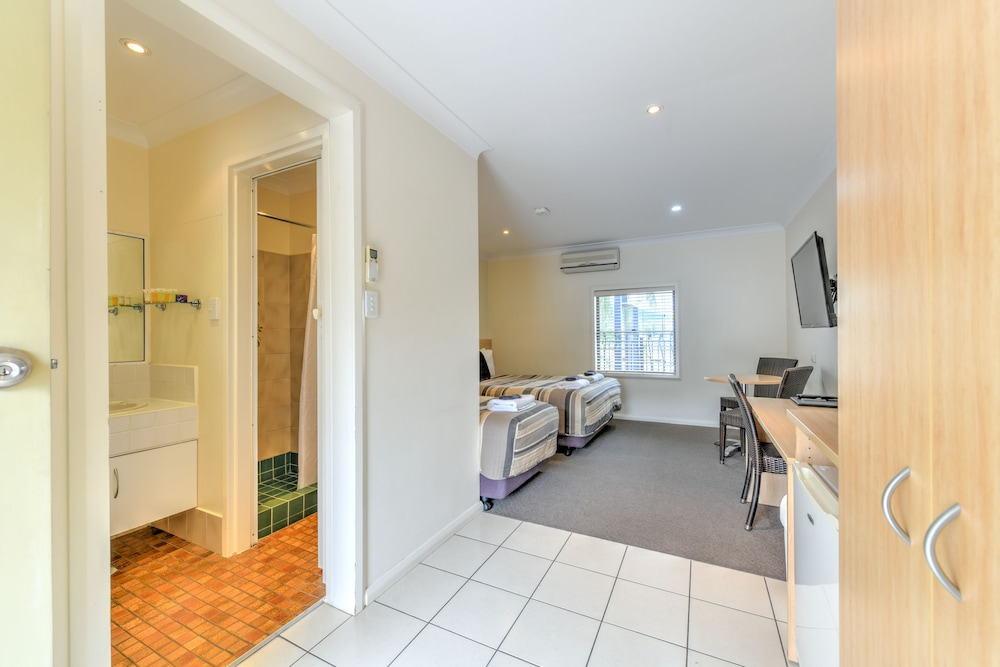 Standard Twin Room - Single Guest photo 2