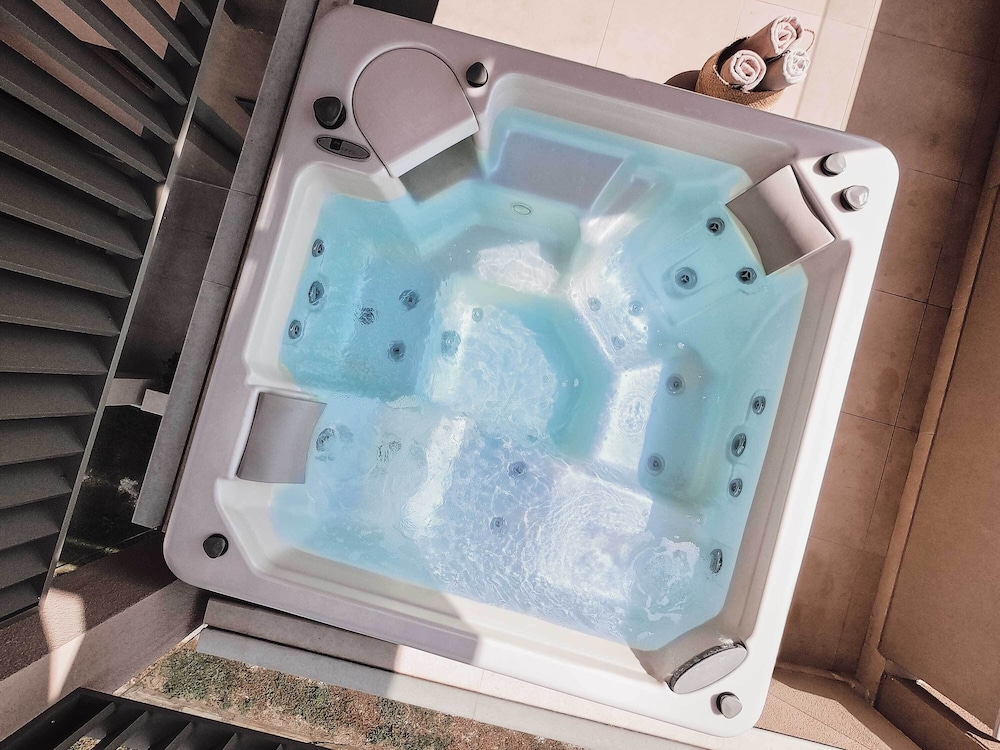 Premium Studio Suite, Hot Tub (Outdoor Jacuzzi) photo 3