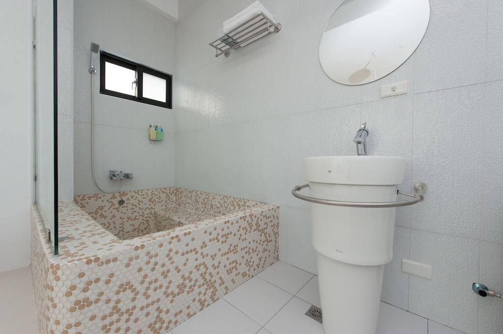 Luxury Double Room, 1 Queen Bed, Balcony, Sea Facing photo 3