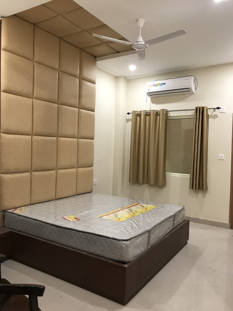Executive Room - Photo 1
