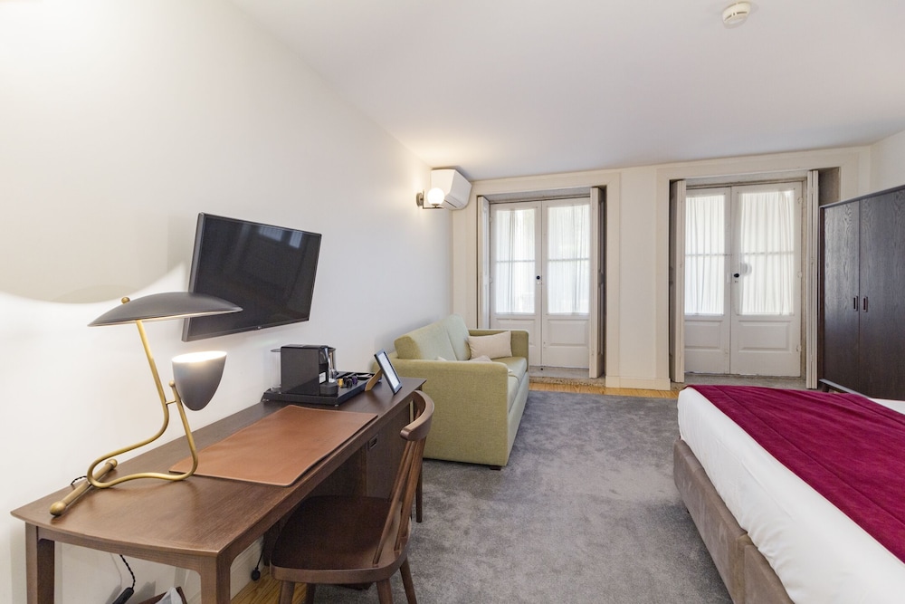 Deluxe Room with Garden View - Photo 3