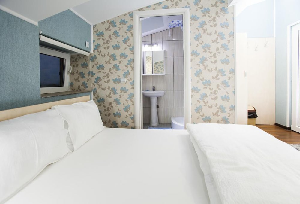 Superior Single Room, 1 Queen Bed, Non Smoking photo 1