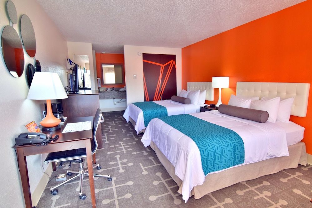 Room, 2 Double Beds, Non Smoking - Photo 4
