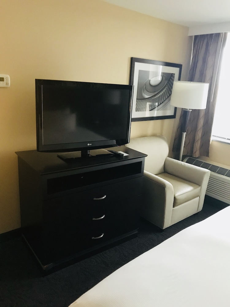 Suite, 2 Queen Beds, Accessible - Photo 1