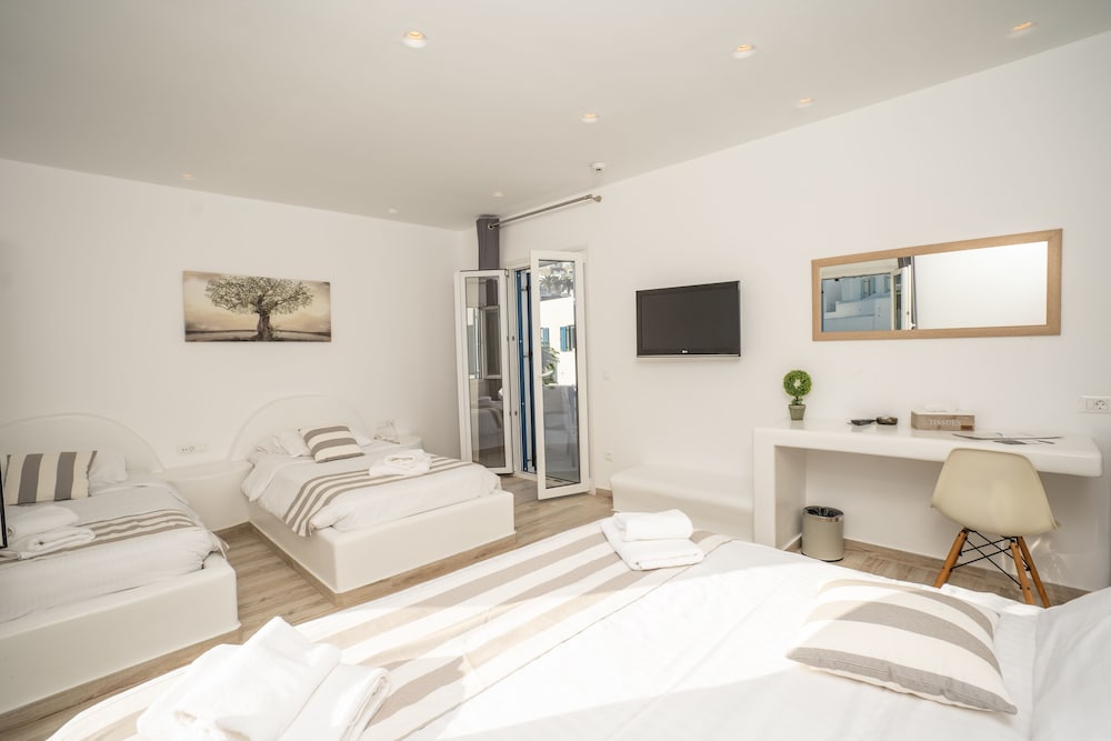 Deluxe Quadruple Room, 1 Bedroom, Patio, Garden View - Photo 6