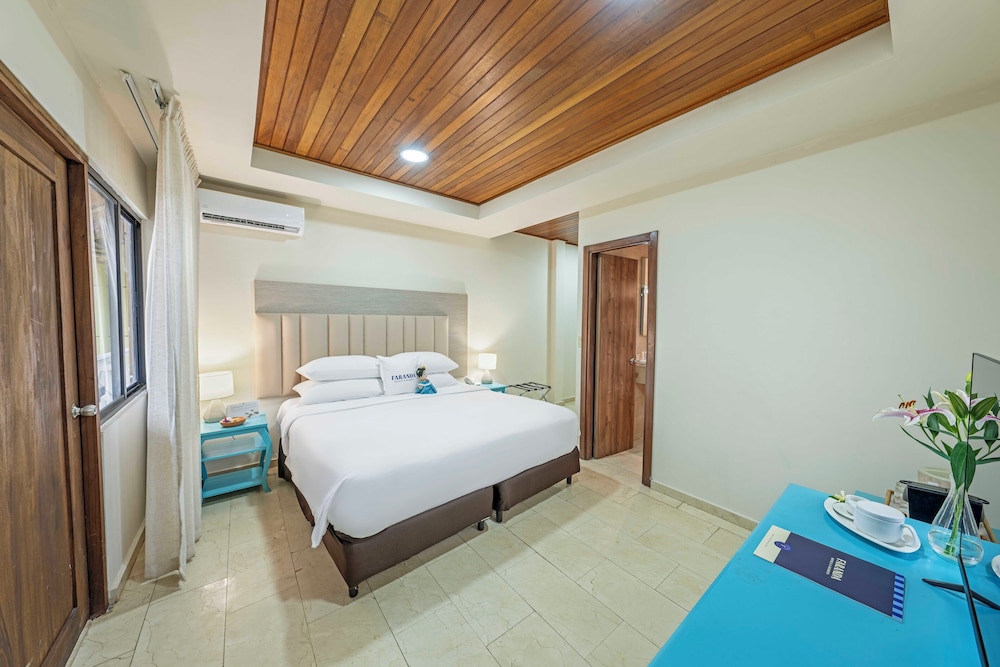 1 King Bed, Premium Room Balcony - Photo 3