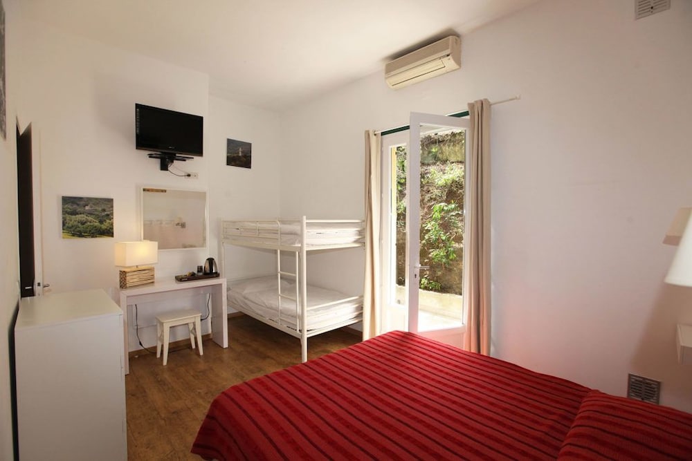Classic Quadruple Room