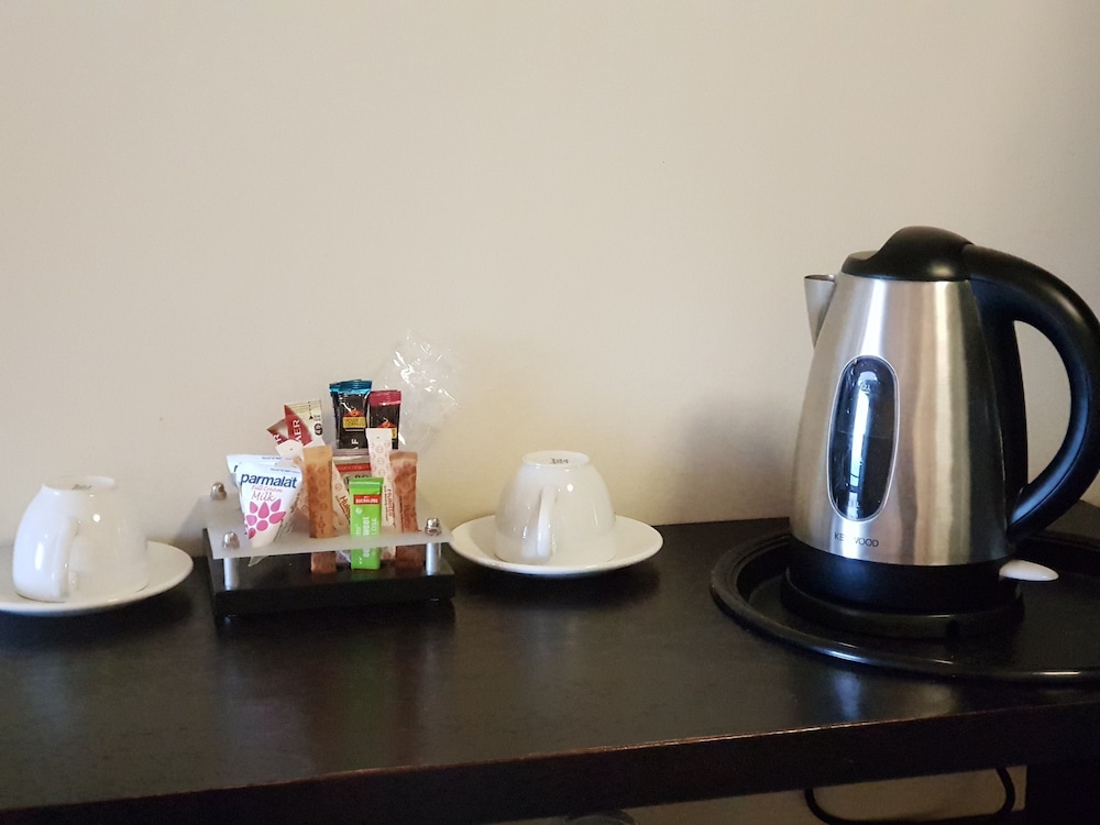 Deluxe King Room – South Facing - Photo 4