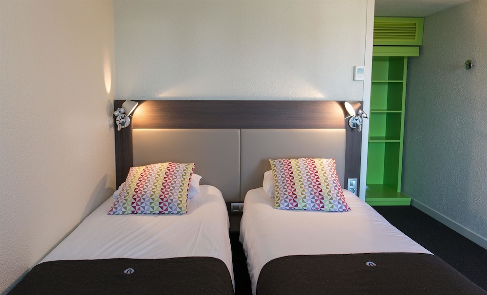 Standard Room, 2 Twin Beds - Photo 1