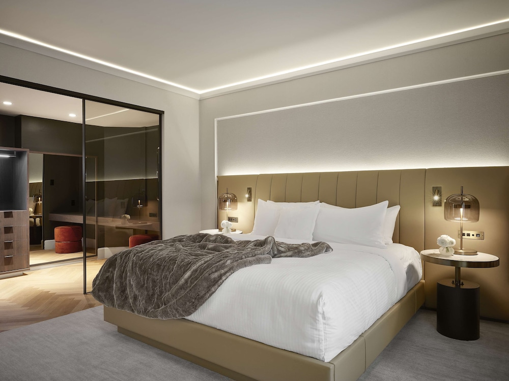 Presidential Suite, 1 King Bed thumbnail 5