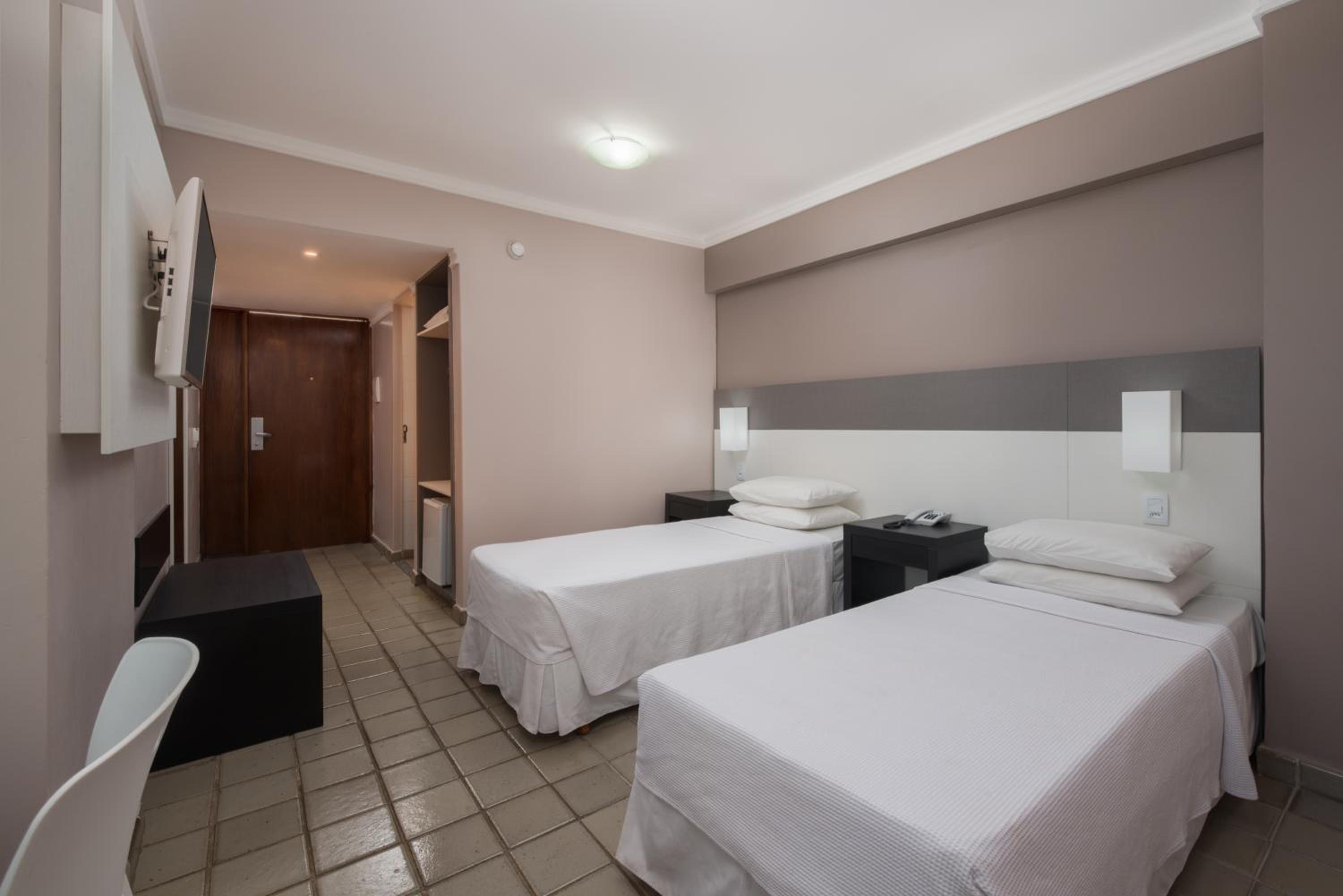 Standard Twin Room - Photo 1