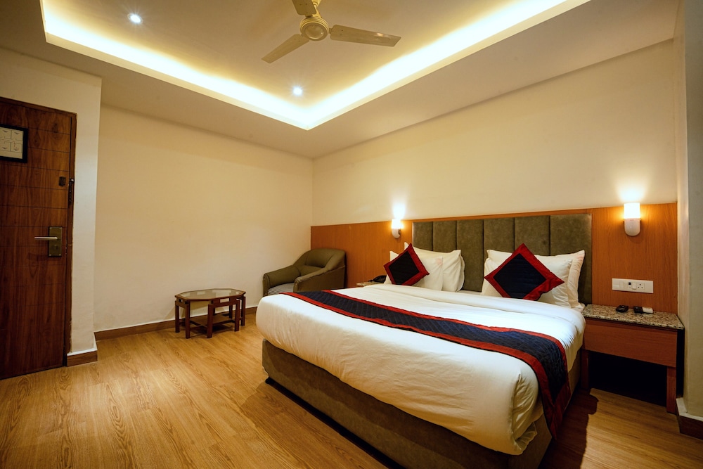 Deluxe Room, Balcony, City View