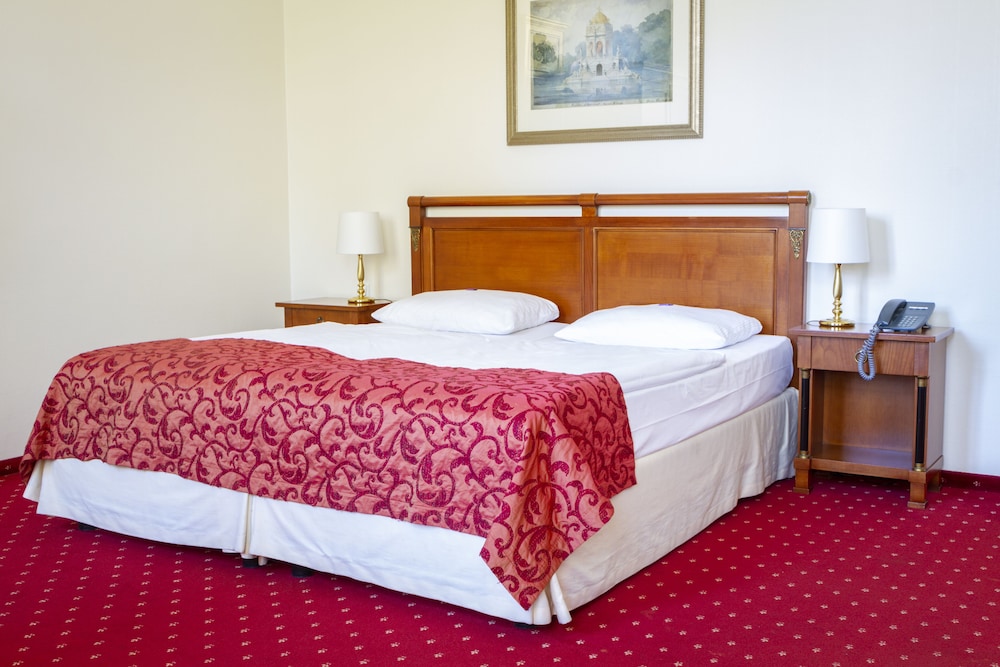 Basic Suite, 1 Queen Bed, Non Smoking