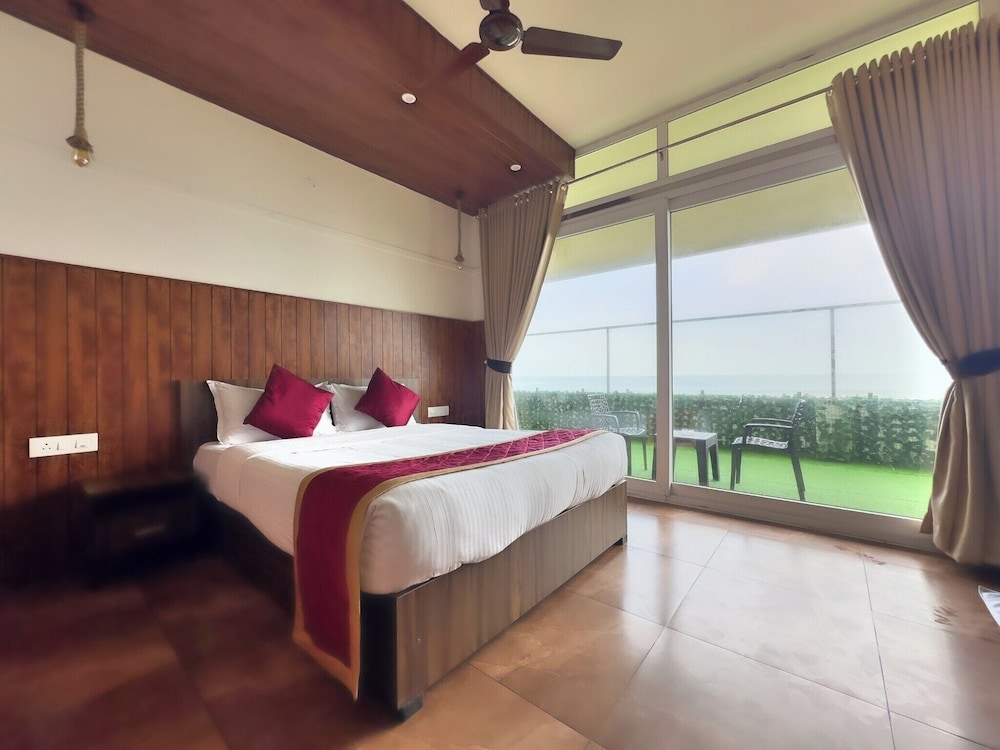 Ground Floor - Sea View Deluxe Room photo 1